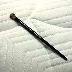 Sephora PRO Crease Brush #27